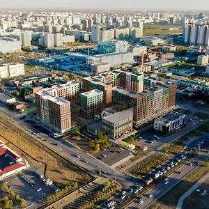 с видом на парк, возле хан-шатыра и медицинского центра Астана